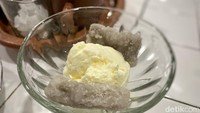 Selain itu, juga ada es krim talam (Rp 25.000), berupa es krim vanila yang disajikan dengan talas rebus. Foto: detikcom/Riska Fitria