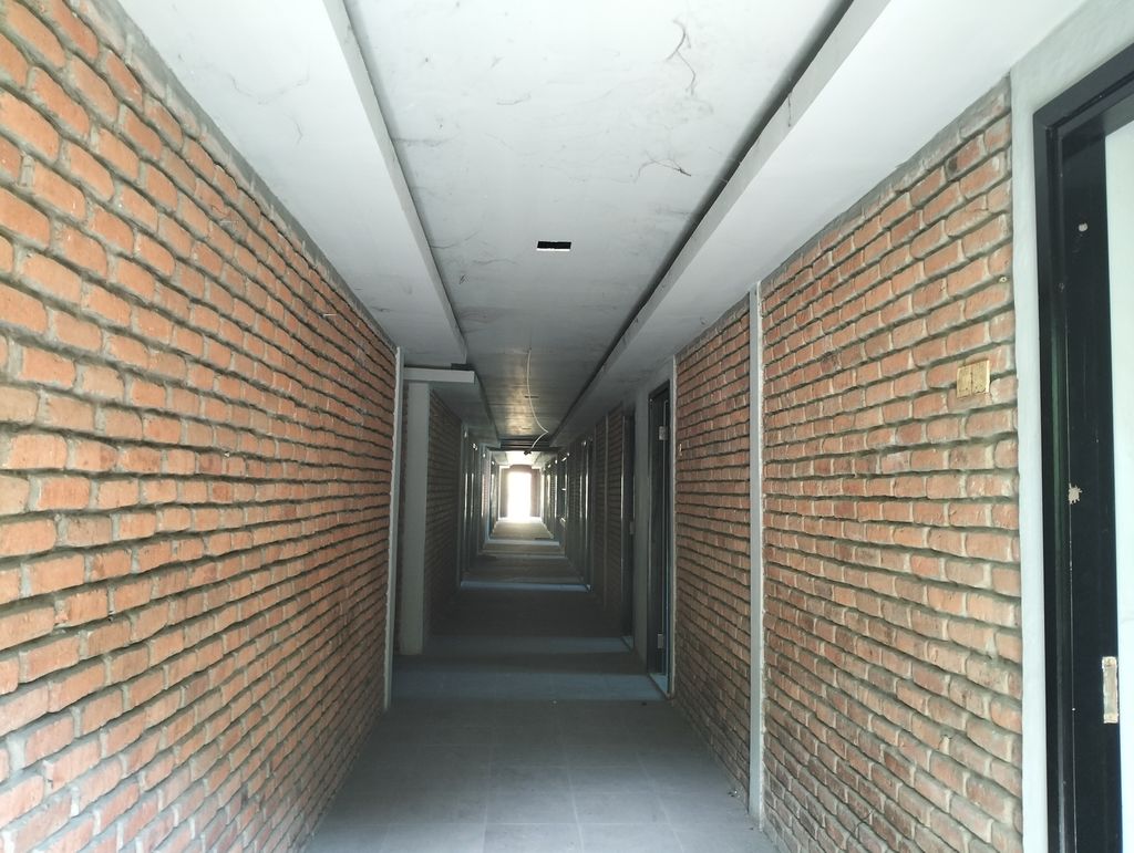 Lorong Hotel Plago di Pantai Pede, Manggarai Barat, NTT, Rabu (2/8/2023).