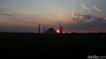 Pesona Senja yang Indah di Masjid Al Jabbar Bandung