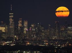 Melihat Keindahan Terbitnya Supermoon di Berbagai Belahan Dunia