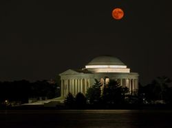 Melihat Keindahan Terbitnya Supermoon di Berbagai Belahan Dunia