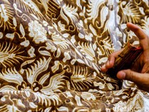 Melihat Lebih Dekat Teknik Pembuatan Batik Tulis Lok Chan