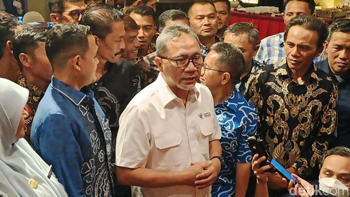 Mendag Zulkifli Hasan akan menaikkan pajak rokok elektrik