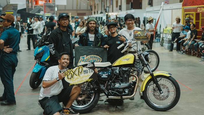 15 artis kustom painter Indonesia yang tergabung dalam Collaborapaint yang didukung Belkote unjuk gigi di Art of Speed (AoS), Malaysia, pada 29-30 Juli 2023.