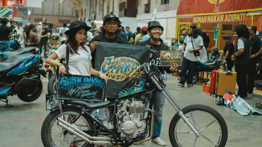 15 artis kustom painter Indonesia yang tergabung dalam Collaborapaint yang didukung Belkote unjuk gigi di Art of Speed (AoS), Malaysia, pada 29-30 Juli 2023.
