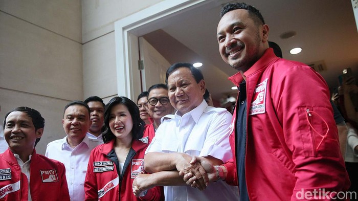 Prabowo Subianto mendatangi kantor DPP PSI. Pertemuan ini membahas silahturahmi kebangsaan dan kedua partai ini dianggap sefrekuensi menghadapi Pemilu 2024.