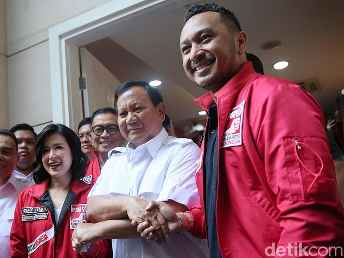 Prabowo Subianto mendatangi kantor DPP PSI. Pertemuan ini membahas silahturahmi kebangsaan dan kedua partai ini dianggap sefrekuensi menghadapi Pemilu 2024.