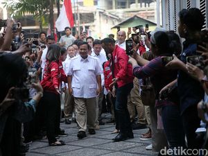 Momen Prabowo Sambangi Markas DPP PSI