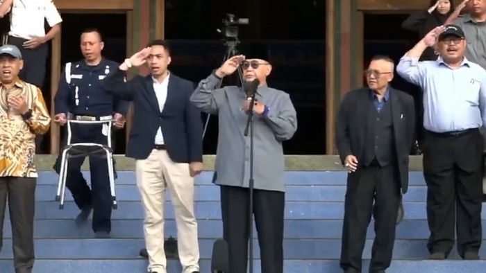 Panji Gumilang Berpamitan dengan Santrinya