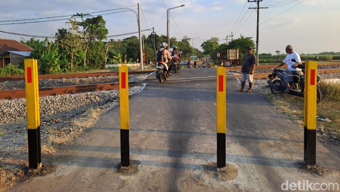 Pelintasan TKP Luxio tertabrak KA di Jombang ditutup