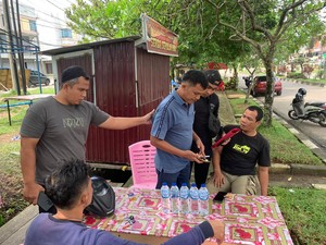 Gadaikan Sertifikat Tanah Orang, Pria Ini Ditangkap saat Minum Es Kelapa Muda