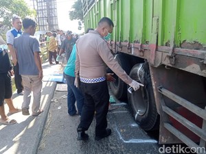 Tabrak Trotoar, Mahasiswa Asal Surabaya Tewas Terlindas Truk di Jombang