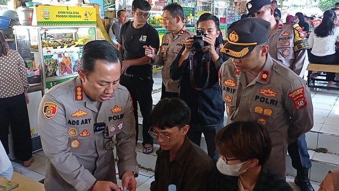 Polres Jaksel menyebarkan hotline center di pujasera di Setiabudi