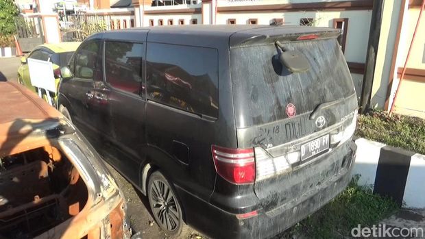 Potret mobil Alphard yang jadi saksi bisu pembunuhan ibu dan anak di Subang