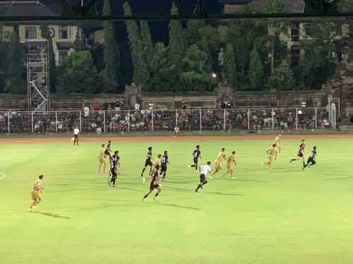 Potret pertandingan persahabatan Timnas Indonesia U-17 vs Barcelona Juvenil A di Stadion Ngurah Rai, Denpasar. (Siti Mu’amalah)