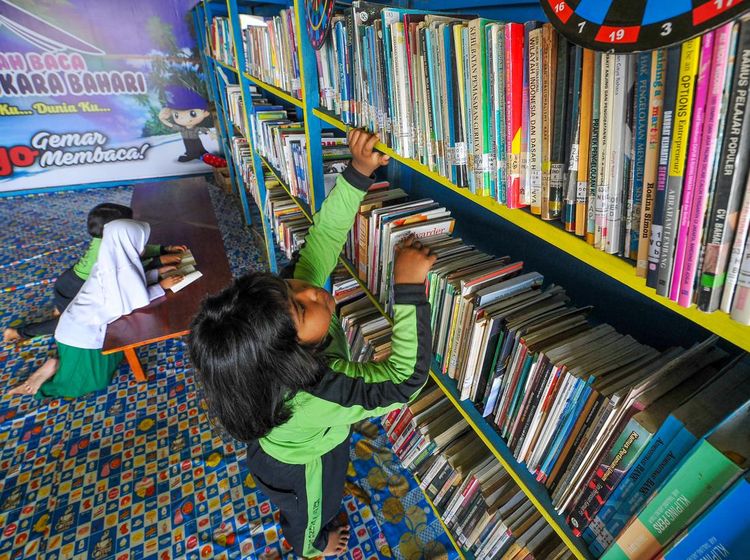 Potret Rumah Baca Gratis di Perkampungan Nelayan Jambi