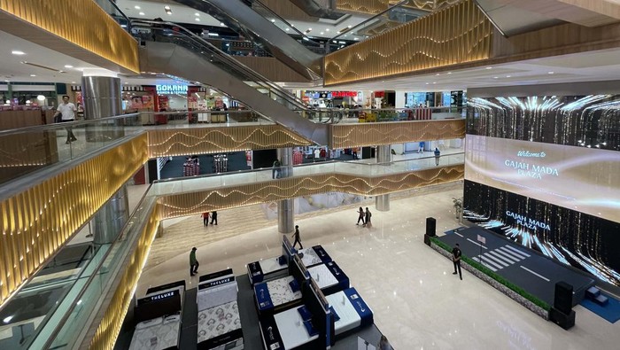 Potret Transformasi Gajah Mada Plaza Gajah Mada Plaza salah satu mal legendaris kota Jakarta tengah direnovasi. Progresnya tekah mencapai 95%.