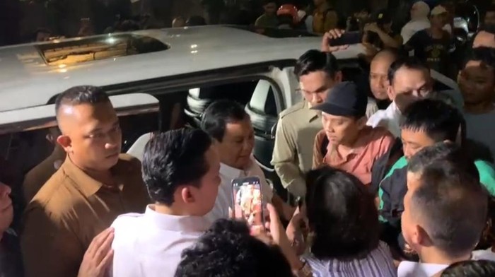Prabowo Subianto dicegat ibu-ibu di depan kantor DPP PSI, Tanah Abang.