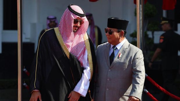 Prabowo Subianto menerima kunjungan Menhan Kerajaan Arab Saudi, Pangeran Khalid Bin Salman Bin Abdul Aziz beserta delegasi. Keduanya membahas kerja sama terkait industri pertahanan (dok istimewa)