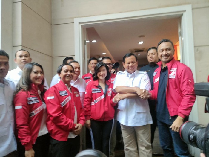 Ketua Umum (Ketum) Partai Gerindra Prabowo Subianto tiba di kantor DPP PSI, Rabu (2/8/2023). Kedatangan Prabowo disambut langsung oleh Ketum PSI Giring Ganesha.