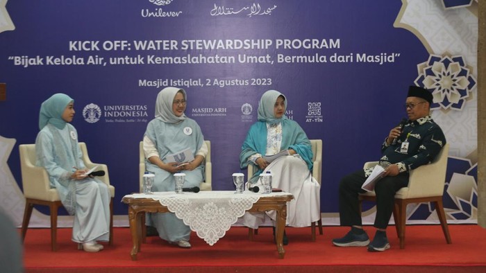Progam Water Stewardship Ajak Masyarakat Bijak Kelola Air di Lingkungan Masjid Unilever Indonesia meresmikan program Water Stewardship di lingkungan masjid. Program ini mengajak masyarakat bijak mengelola dan memanfaatkan air bersih.