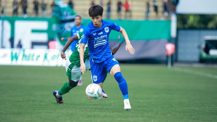 Pemain andalan PSIS Semarang, Taisei Marukawa saat laga melawan PSS.