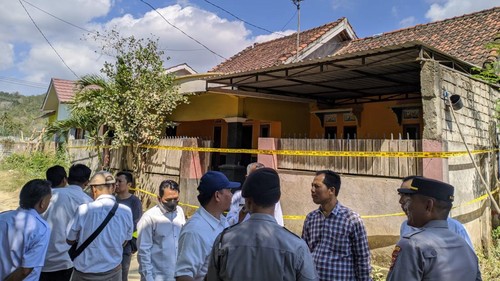 Rumah Bacaleg PDIP Lombok Barat S (50) dipasangi garis polisi untuk keamanan, Rabu (2/8/2023).