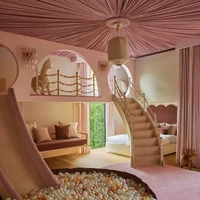 Tak kalah unik, kamar putri John dilengkapi prosotan dan kolam bola. (Foto: Dok. Architectural Digest/Yoshihiro Makino)