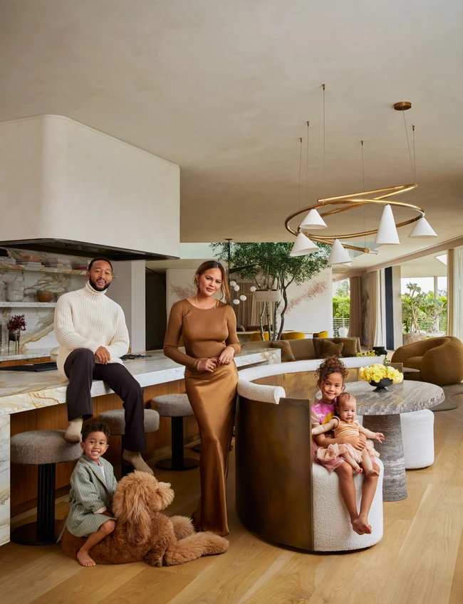 John Legend dan Chrissy Teigen memiliki kediaman baru. Berlokasi di Beverly Hills, AS, rumah tersebut tidak kalah luas dari sebelumnya. (Foto: Dok. Architectural Digest/Yoshihiro Makino)