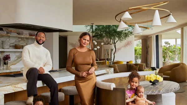 13 Potret Rumah Mewah John Legend dan Chrissy Teigen, Ada Kolam Bola