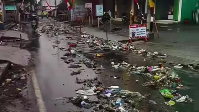 Viral Sampah Berserakan Di Tengah Jalan Malang Usai Hujan