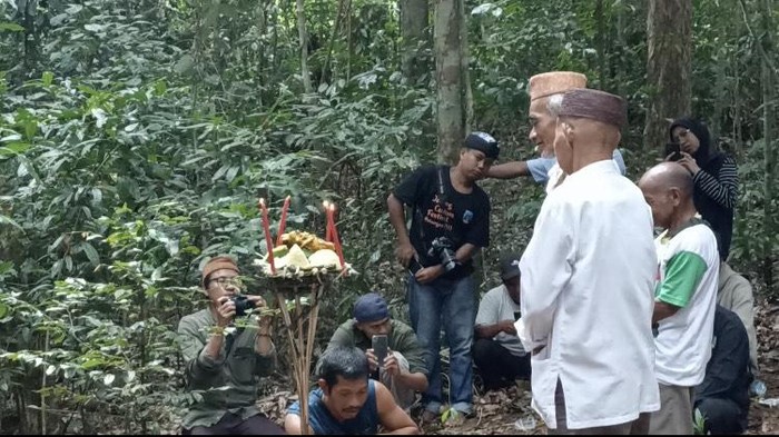 Sedekah Gunung Suku Jerieng di Bangka Belitung. (Deni Wahyono/detikSumbagsel)
