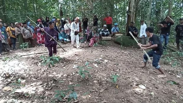 Sedekah Gunung Suku Jerieng di Bangka Belitung. (Deni Wahyono/detikSumbagsel)