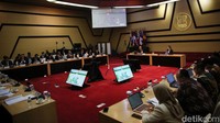 Dialog ini berlangsung di kantor Sekretariat ASEAN, Jakarta. 