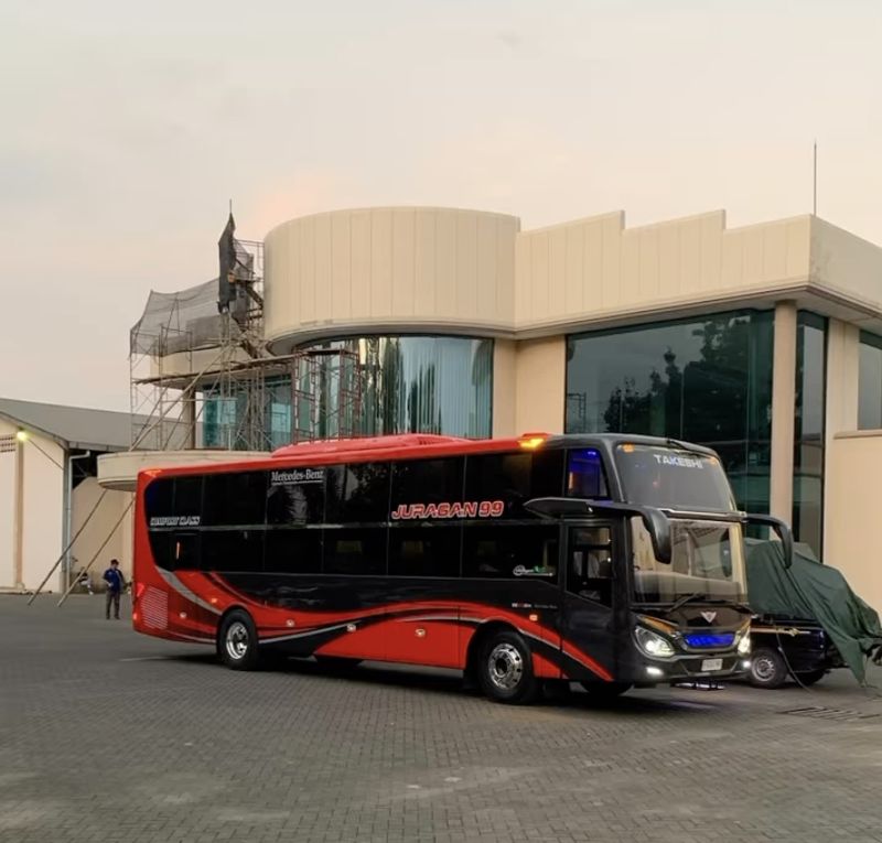 Sleeper bus baru PO Juragan 99 meluncur dari garasi Morodadi Prima
