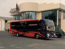 Sleeper Bus Terbaru PO Juragan 99 Meluncur dari Garasi Morodadi Prima