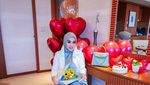 6 Potret Syahrini Rayakan Ultah di Kamar Hotel Mewah