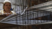 Dalam sebulan perajin memproduksi tikar mendong dan bahan baku kerajinan setengah jadi untuk diekspor ke Jepang.  