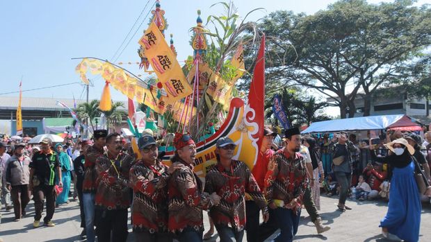 Tradisi Petik Laut di Muncar, Banyuwangi.