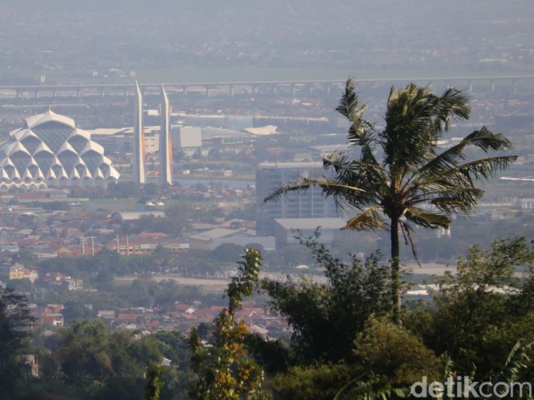 Wajah Bandung yang Diselubungi Polusi Udara