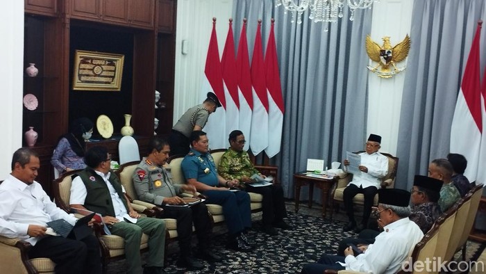 Wapres Maruf rapat bersama Mahfud hingga Kapolri