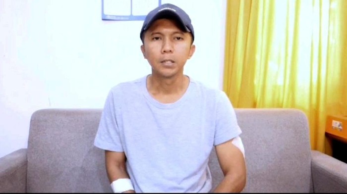 Wartawan korban penikaman yang didalangi Sekdis PU Buton Selatan. Dokumen Istimewa