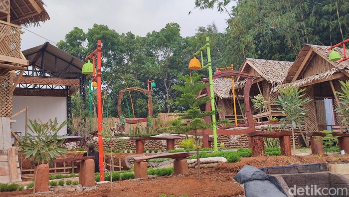 Wisata Edukasi Bumi Pakarangan Ciamis, menyajikan wisata kebun binatang mini