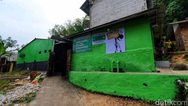 Yayasan dan pondok pesantren milik Habib Fahmi di Sukabumi.