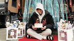 Pose Pacar Jisoo BLACKPINK, Ahn Bo Hyun Saat Minum Bir dan Es Kelapa di Bali