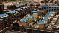 Pada 2013, 25 rumah mewah dibangun di atas sebuah mal di Hengyang, Provinsi Hunan, China secara ilegal. Kemudian, rumah-rumah itu digunakan sebagai dorm atau asrama untuk para pegawai mal. (Reuters via Business Insider).  