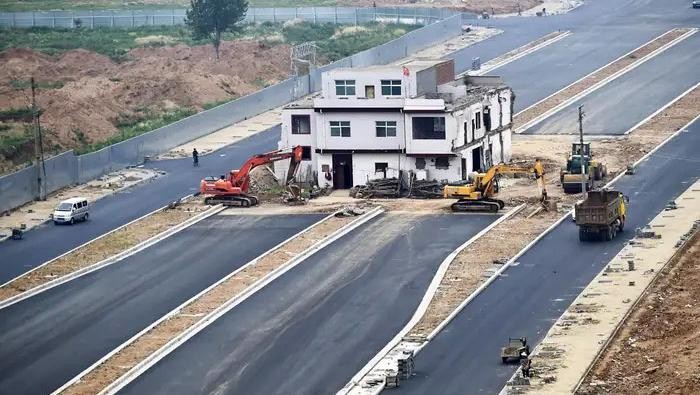 detikers pasti nggak akan nyangka deretan rumah-rumah ini lokasinya lain dari biasanya. Di mana ya kira-kira? REKUES ZULFI