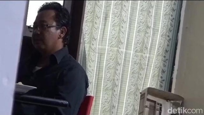 Anggota DPRD Provinsi Lampung Okta Rijaya saat menjalani pemeriksaan