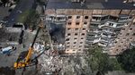 Apartemen di Kampung Halaman Zelensky Porak-poranda Dirudal Rusia