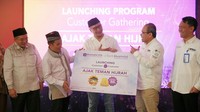 Hadiah bulanan program ini berupa emas seberat 50 gram untuk 50 nasabah. Sementara untuk hadiah utamanya berupa porsi haji untuk 30 nasabah terpilih pada akhir periode. Bank syariah pertama di Indonesia ini membidik jumlah pengguna Muamalat DIN di 670 ribu di akhir 2023.  